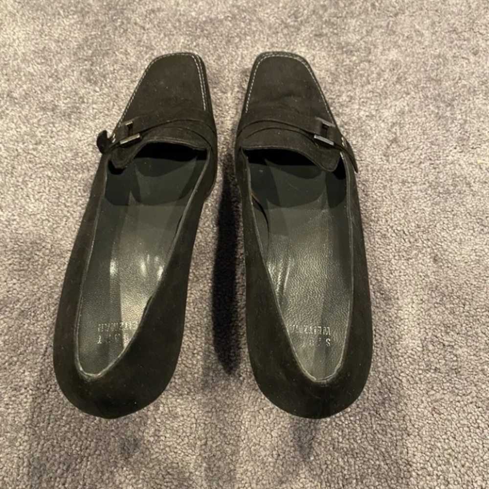 (1) Trendy Pair of Black Stuart Weitzman Suede Dress Shoes W/Small Heel Size 8.5